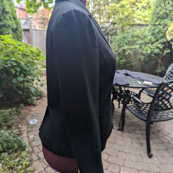 Armani Exchange Woman's black blazer (size 8) - Picture 2 of 4